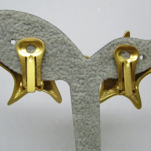 Starfish Matt Finish Gold Tone Clip On Earrings - Picture 8 of 8